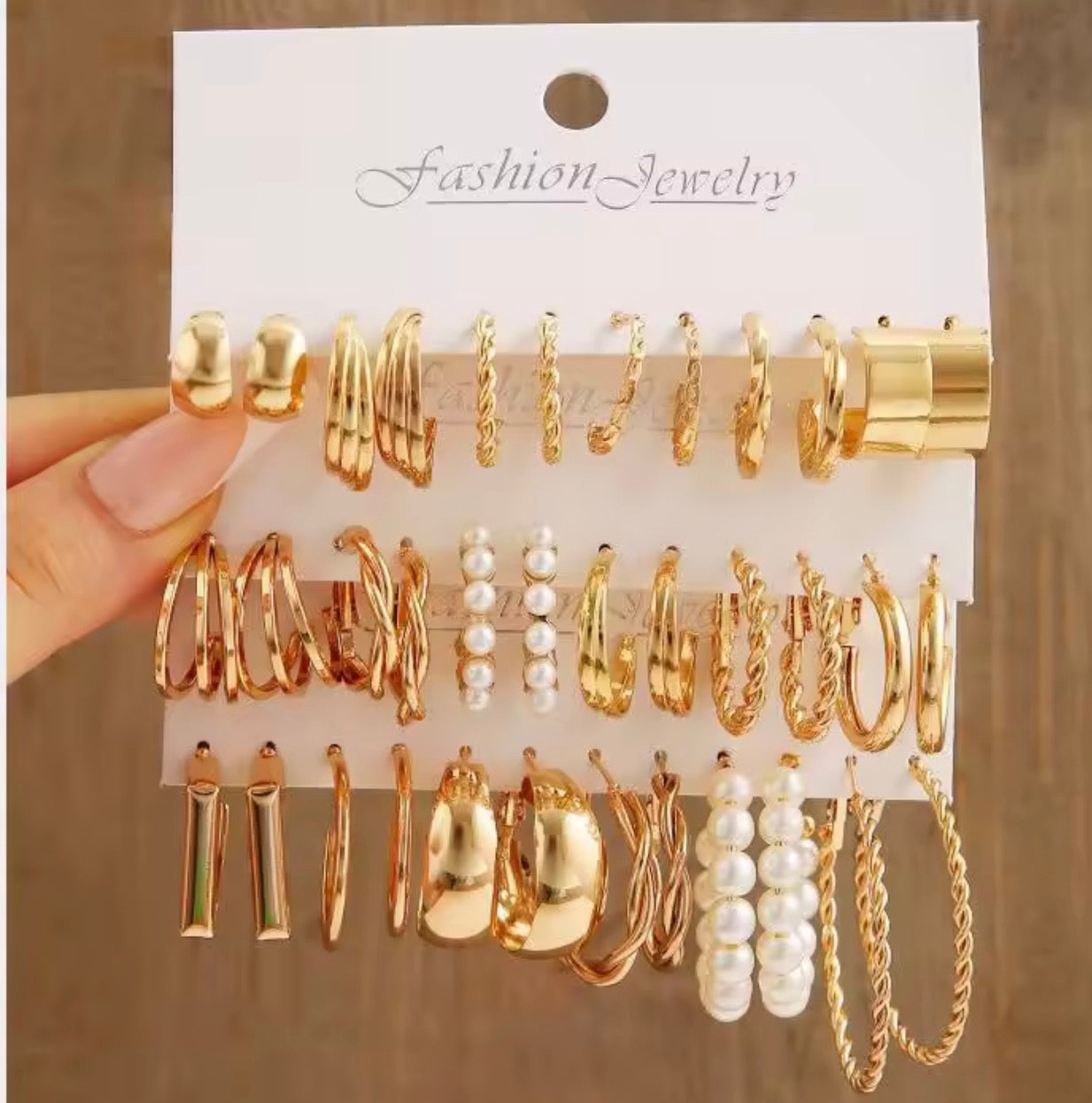 Elegant gold Earrings