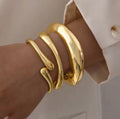 Elegant gold bracelet